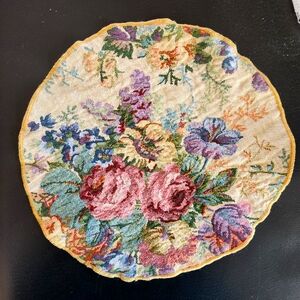 VINTAGE FLORAL TAPESTRY ROUND TABLE MAT DOILY